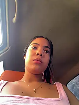 NAUGHTY_LITTLE_18 live sex cam