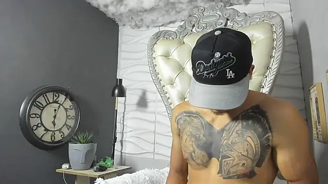 elliot_colton live cam on StripChat