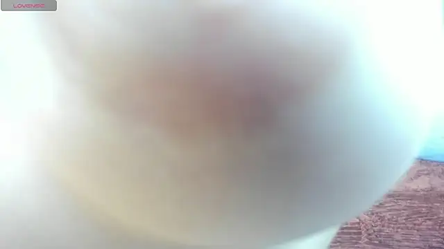 mask_red_girl webcam