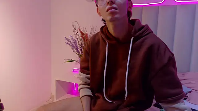 Twink_Sebas7 webcam
