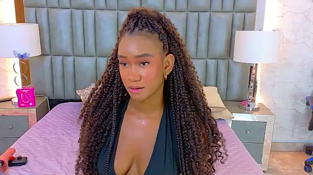 TylaWest live cam on StripChat