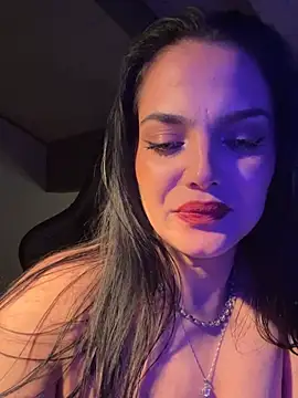 LunnaVey live cam on StripChat