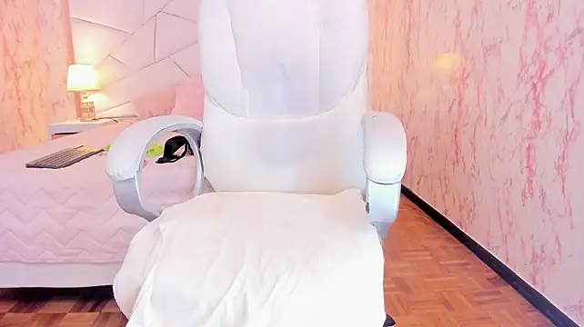 Emily_Whinfre webcam