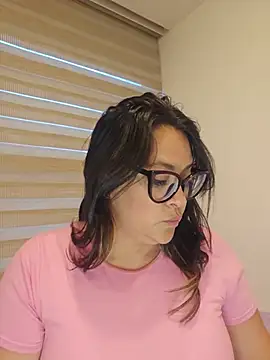 Itsmya live cam on StripChat