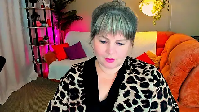 CrystaalStaar live cam on StripChat