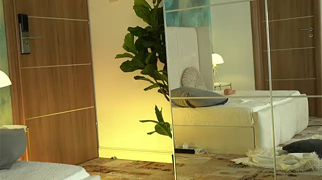 kyliekroftt (F young) - intense orgasm