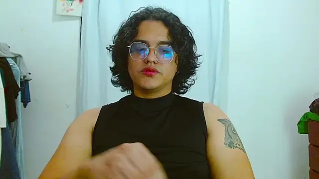 Diane_exotic live cam on StripChat