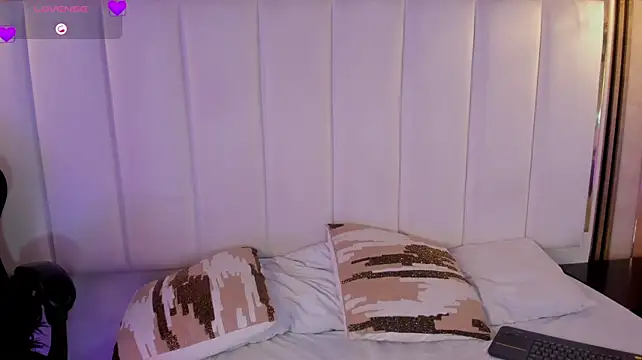 AngelaJones webcam