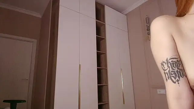 hel10_k1tty webcam
