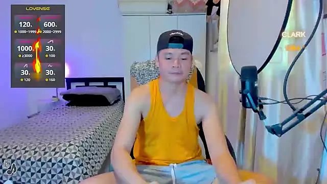 clarkdangerous (Ask my age) - Cum show