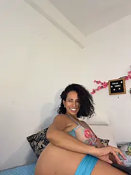 ThaliaGomex live cam on StripChat