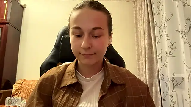 TaIliedGuest live cam on StripChat