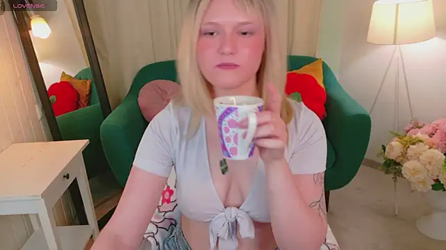 lunakitsune live cam on StripChat