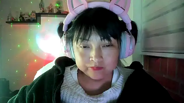 Shaddycute_ live cam on StripChat