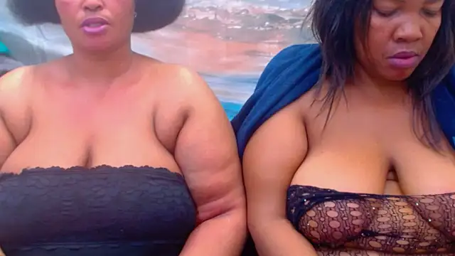 CURVYELEGANCExxx live cam on StripChat