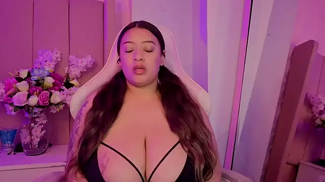MollyBigBoobs12 webcam