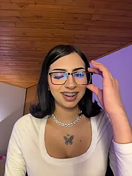 Hilary_pinkk webcam