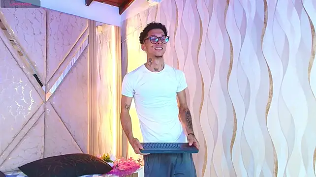 Merlin_2026 live cam on StripChat
