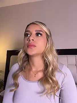 Sophie-velvet webcam