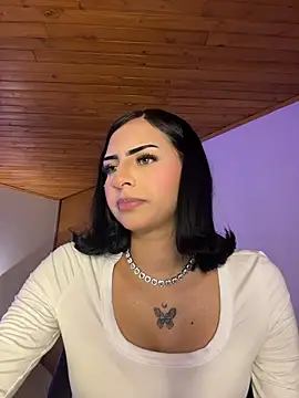 Hilary_pinkk webcam