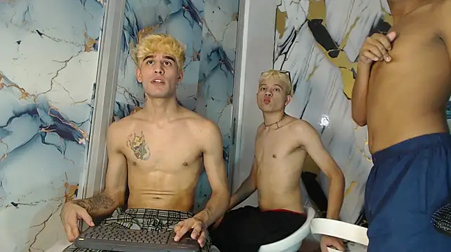 BLACK_AND_LOVER webcam