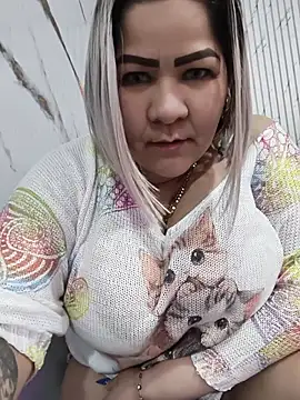 Dalessa_Bigtits live cam on StripChat