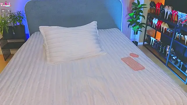 Kira_from_UA webcam