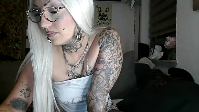 RoxxyInk 🕤 nude webcam chat