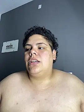 Hailey_Curvy webcam