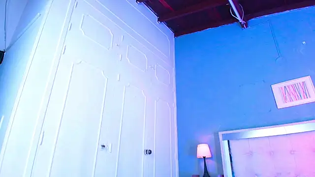 MiaRaven_ live sex cam