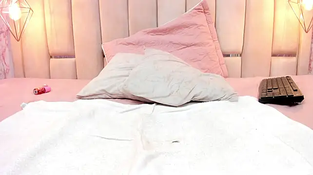 ShyElenaX webcam