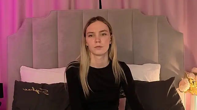 NikkiRyx 🏚 live online stream