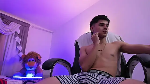 Aron_Boyy webcam