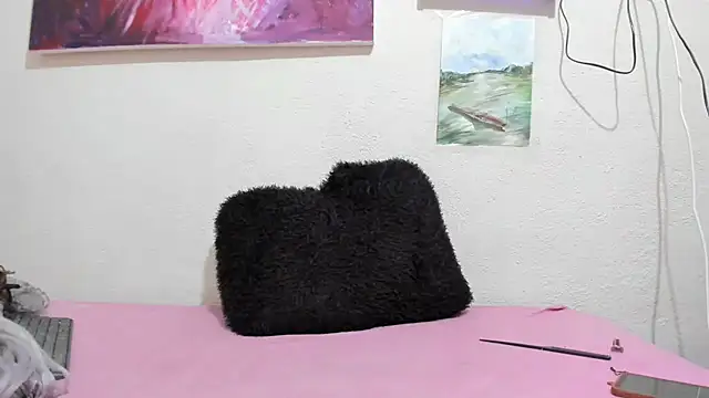 Kitten_Meowww webcam