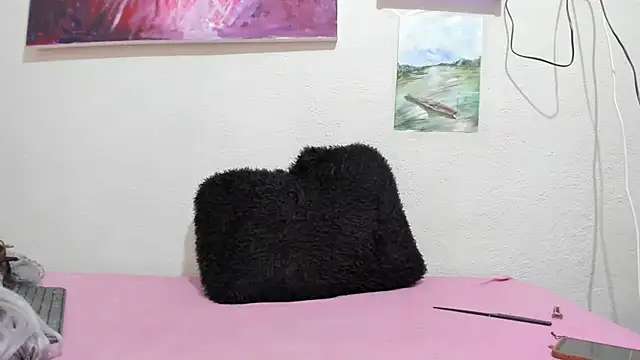 Kitten_Meowww webcam