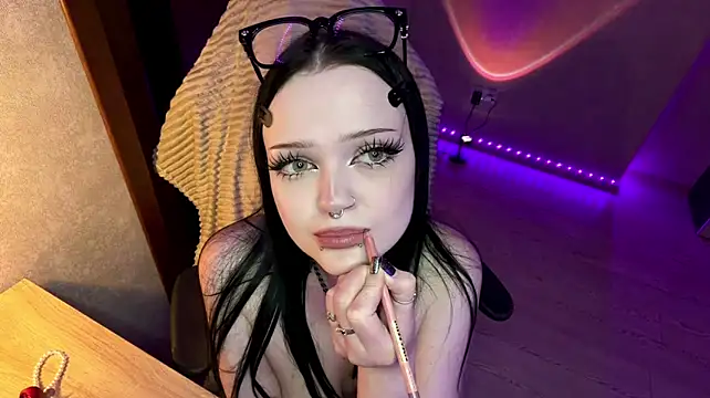 DollAnora webcam