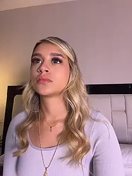 Sophie-velvet webcam