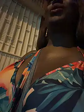 blackhotpartyts webcam