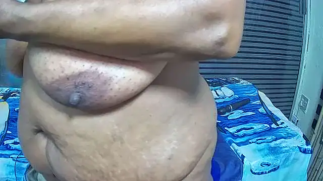 naughtymilf2026 live cam on StripChat