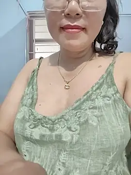 -Titihan- live cam on StripChat