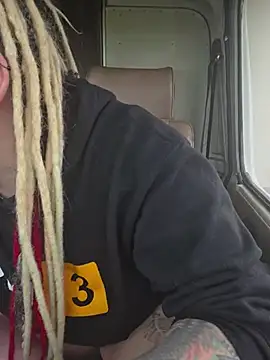 PinkTheHawk webcam