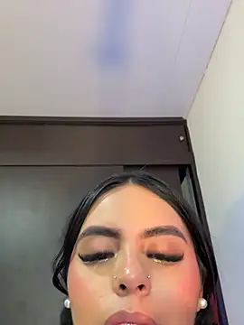 Aylin_Fox live now