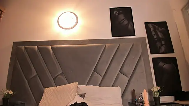 brenda_nova18 (F young) - open pussy camera caress her
