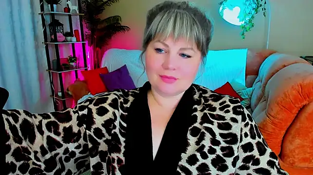 CrystaalStaar live cam on StripChat