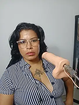 aurorasaenz_ (F young) - 🍆🤤yes deeper miss🍆🤤