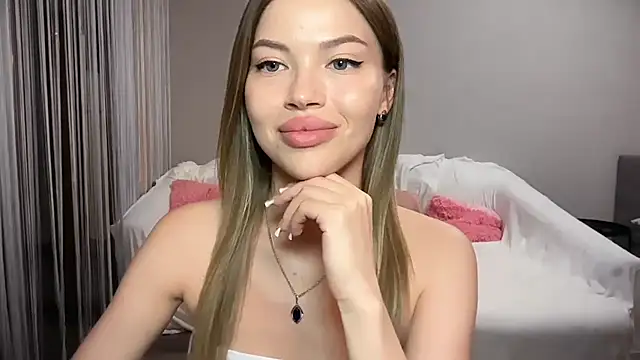 EmmyMills live cam on StripChat