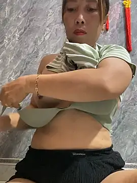 Linaannn live cam on StripChat
