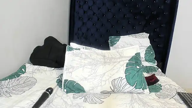 ConnieSmall24 live cam on StripChat