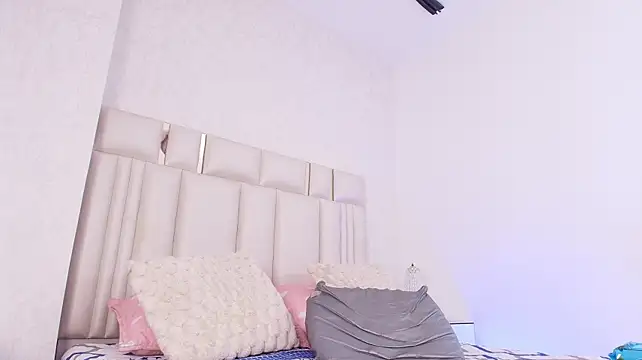 alanarose18 live cam on StripChat