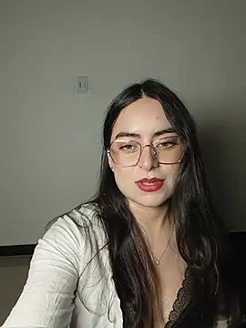 Sasha-Petit live cam on StripChat